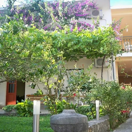 Sini Апартаменты Макарска