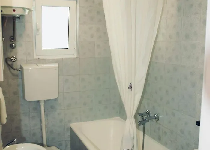 Sini Макарска